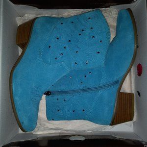 Bandolino  turquoise suede boots